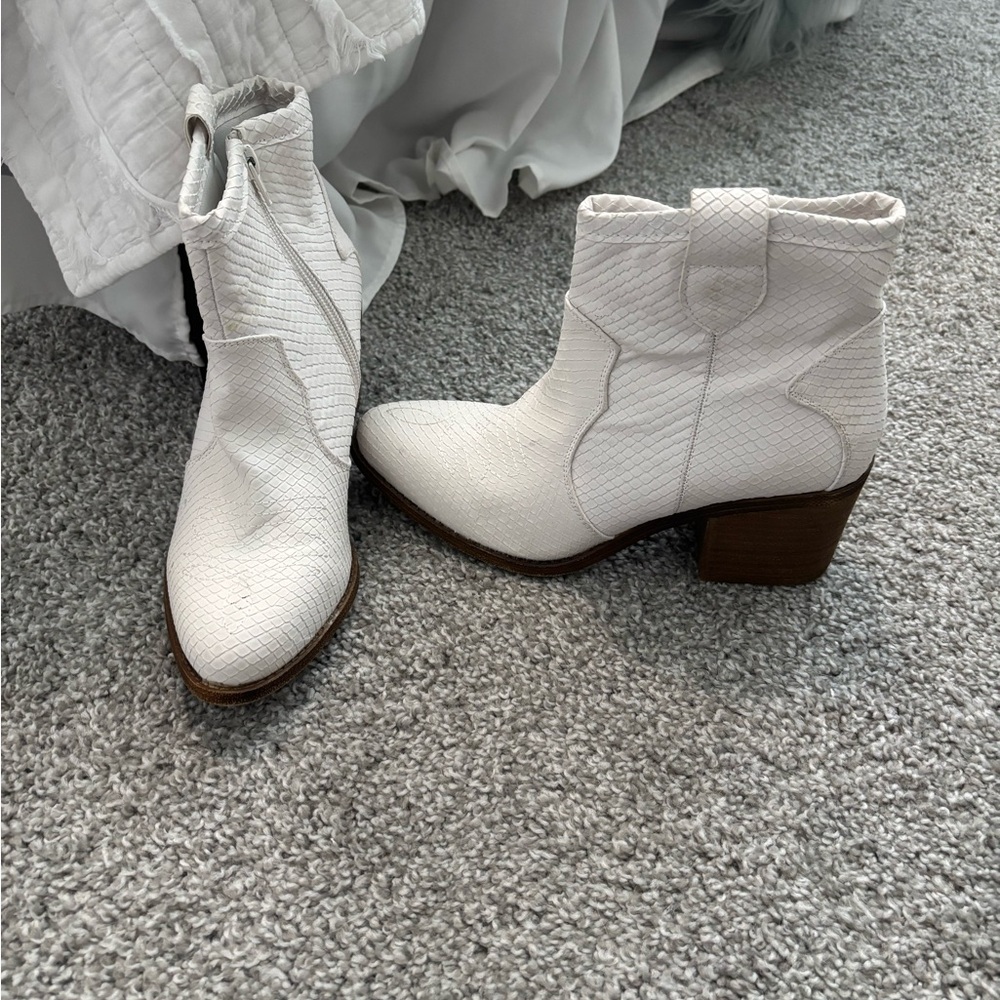 White Cowgirl booties 6.5